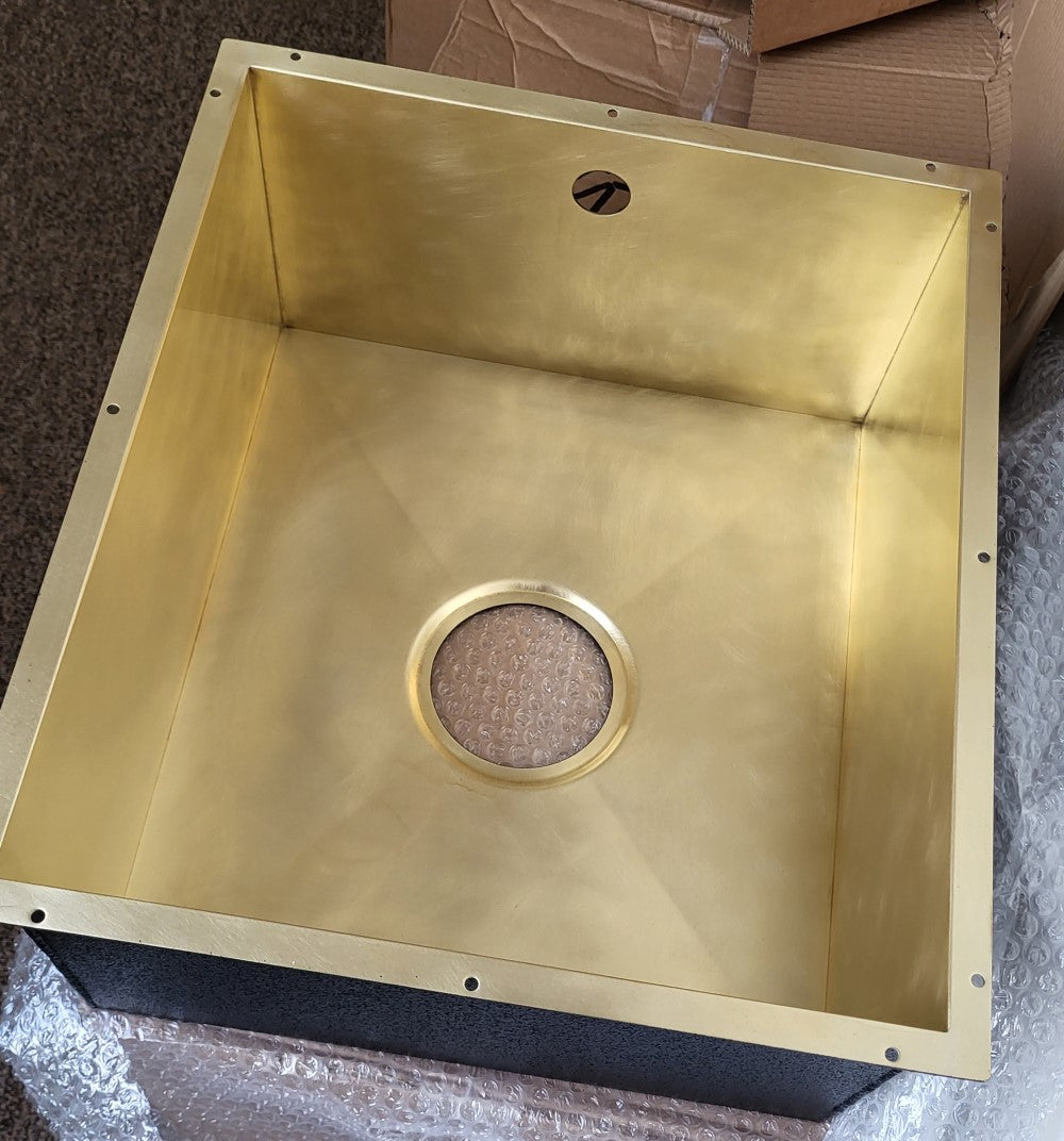 Olif Crudo 34 Virgin Brass kitchen sink, undermount or topmount