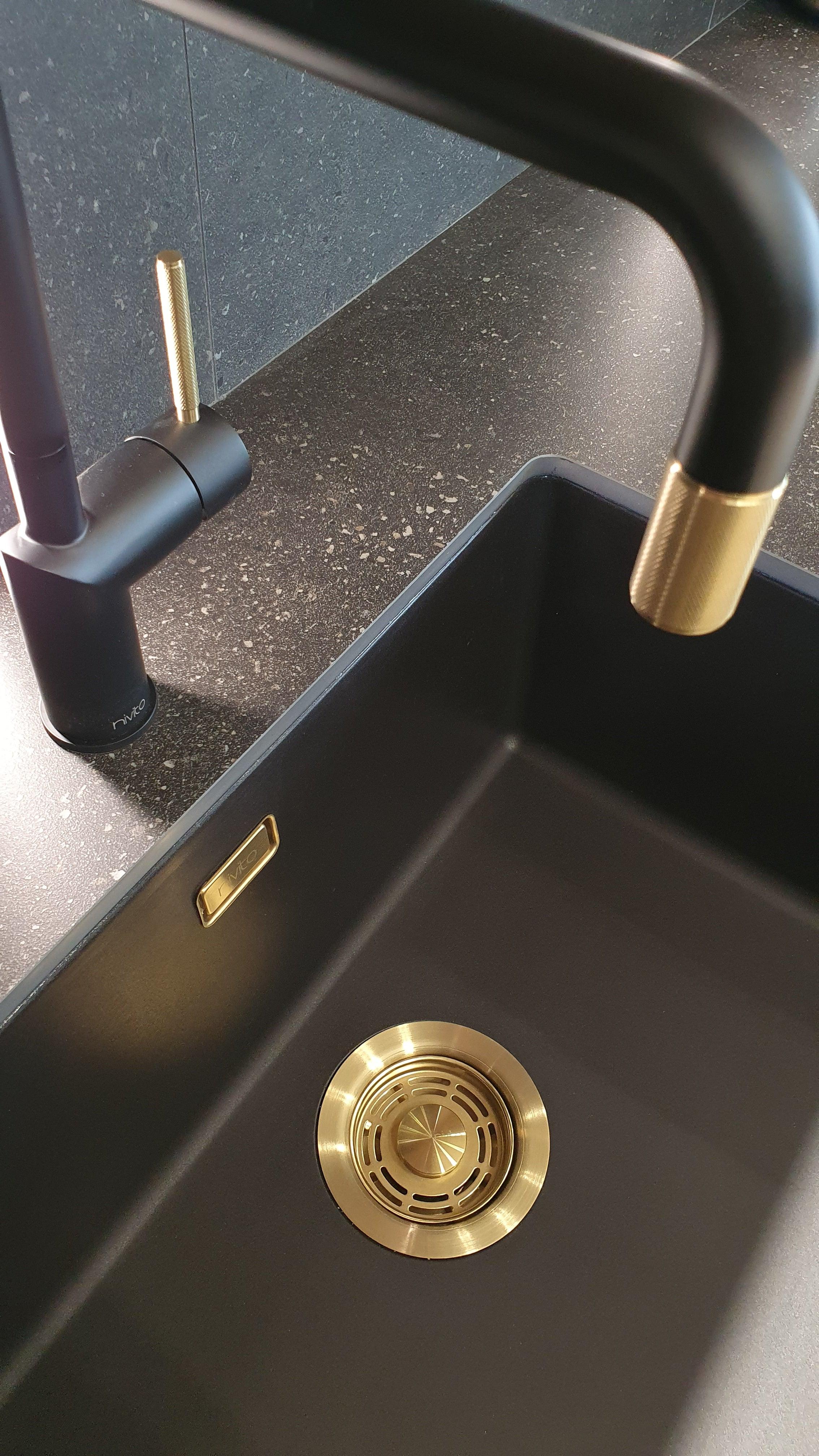 Nivito RH-340-IN-BISTRO Black & GOLD, kitchen mixer tap - Olif